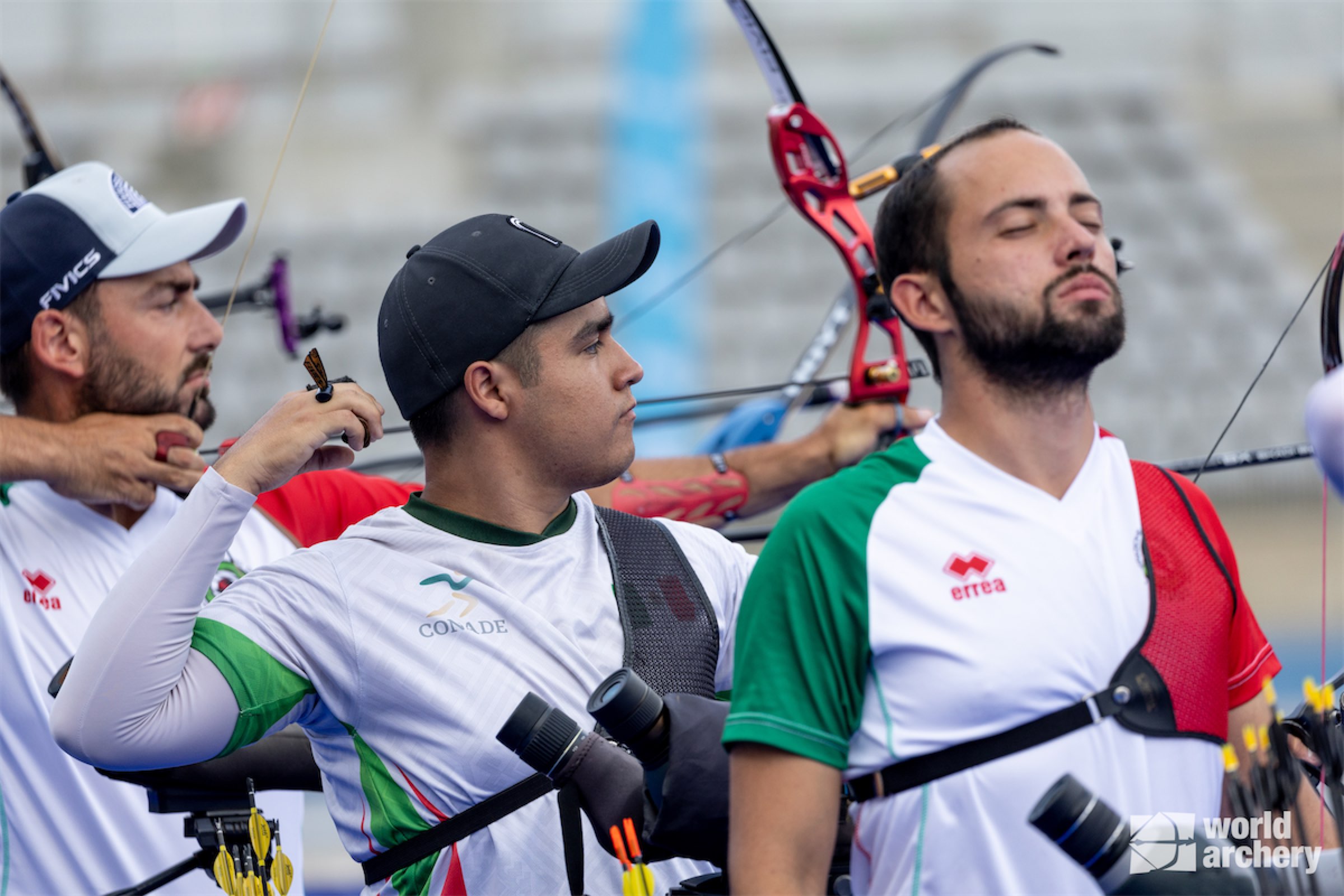 World Cup Parigi: azzurri avanti dopo la qualifica del ricurvo. Eliminate le squadre compound