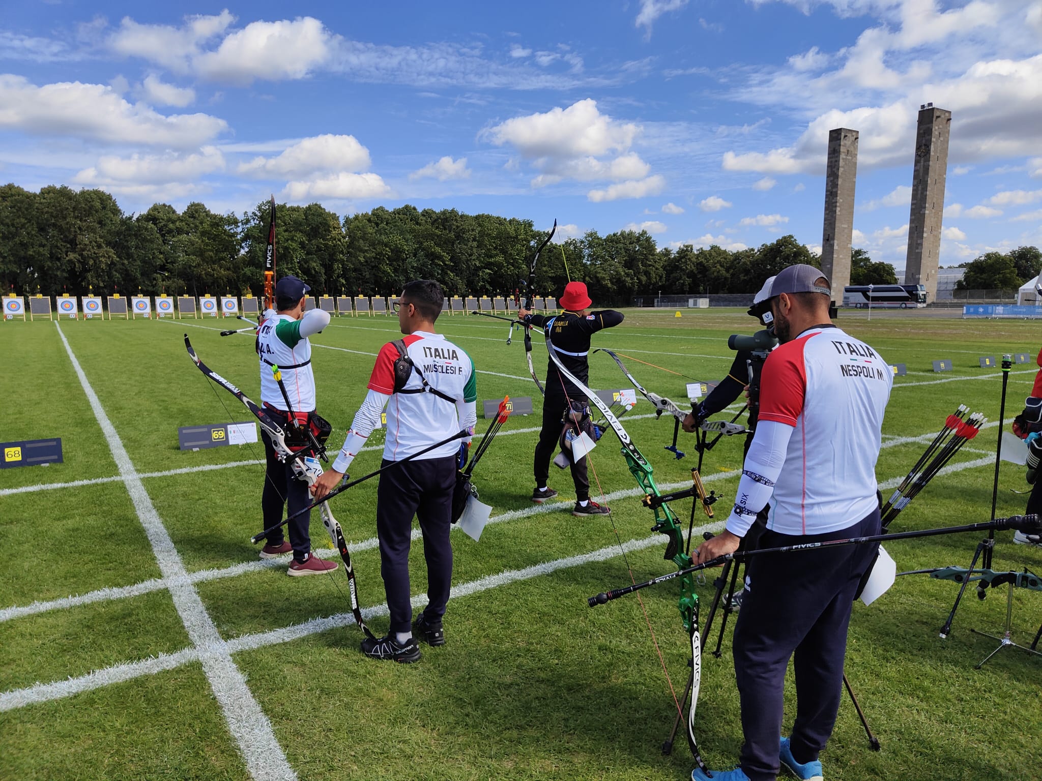 Mondiali 2023: gli azzurri conquistano la semifinale a squadre. Andreoli-Nespoli per il bronzo misto 