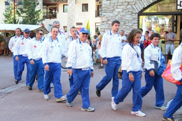 Compatti in sfilata gli azzurri. Lo saranno anche in gara...