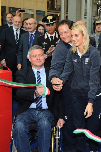 Oscar De Pellegrin con gli azzurri del tiro a volo Jessica Rossi e Massimo Fabbrizi.