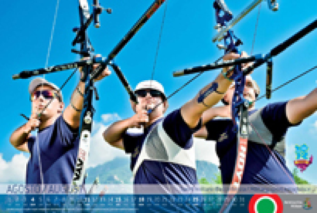 Il trio d’oro nel mese di agosto del calendario 2013 dell'Aeronautica Militare