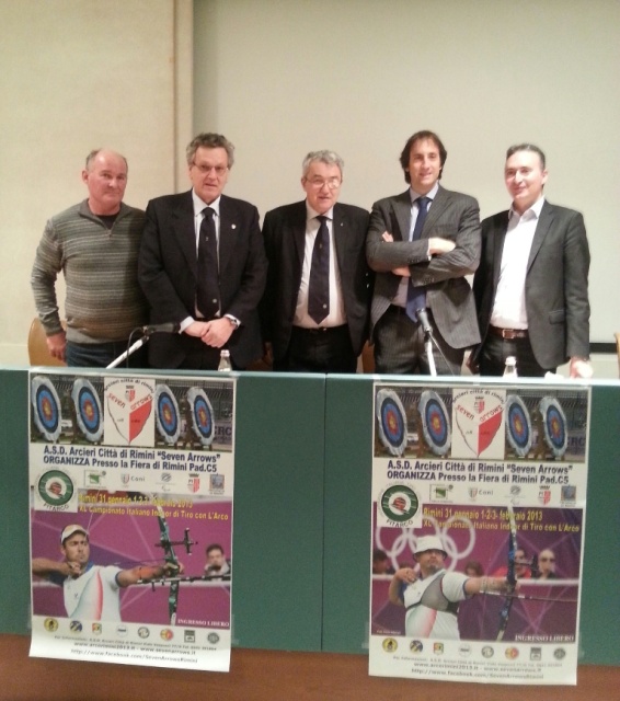 da sin. il Presidente degli Arcieri Città di Rimini Raimondo Luponetti, il Presidente del C.R. Fitarco Emilia Romagna Giuseppe Cozzo, il Presidente Fitarco Mario Scarzella, l'assessore allo sport del Comune di Rimini Gian Luca Brasini e il responsabile d