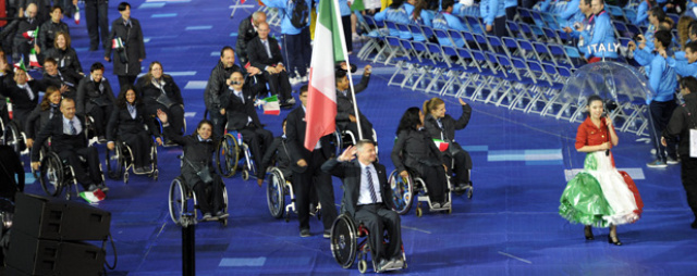 Oscar De Pellegrin sfila con il tricolore alla Cerimonia di Apertura dei Giochi Paralimpici di Londra 2012