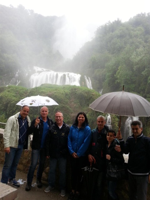 foto di gruppo alla Cascata delle Marmore