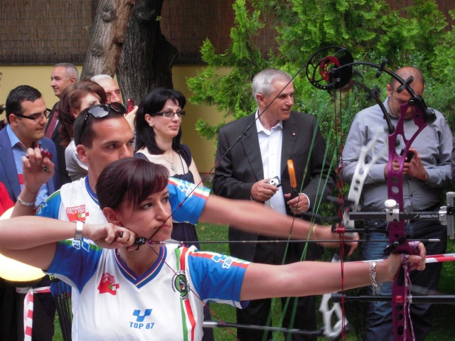 Alessia Foglio e Luca Fanti al tiro sotto gli occhi dll'ambasciatore in Armenia