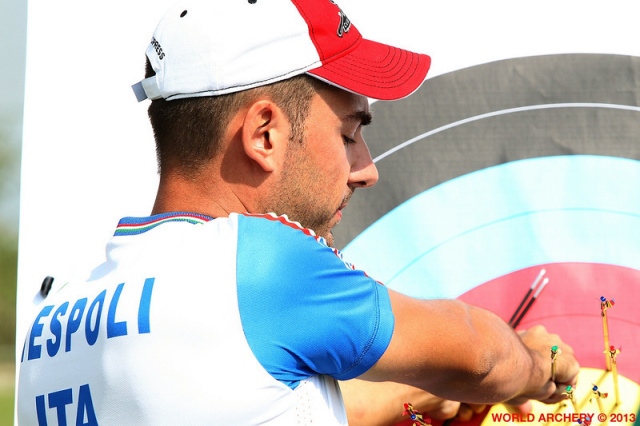 Mauro Nespoli sul bersaglio dei Mondiali immortalato dalla World Archery