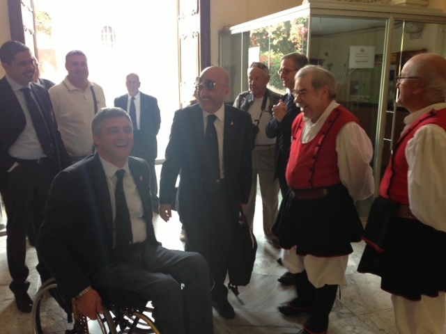Oscar De Pellegrin e Paolo Poddighe all'ingresso del Comune di Sassari
