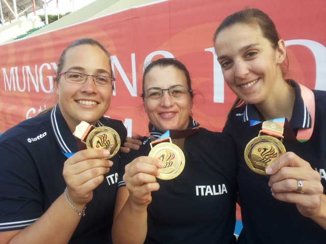 Le azzurre con la medaglia d'oro