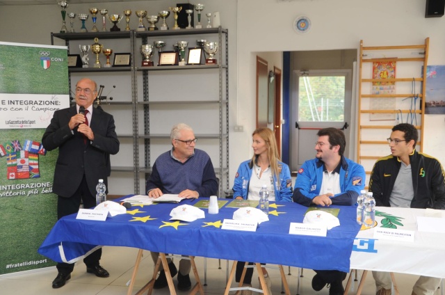 Un'immagine dell'incontro tra gli studenti e i tre atleti