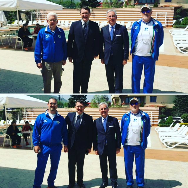 Gli azzurri con l'ambasciatore italiano in Bulgaria