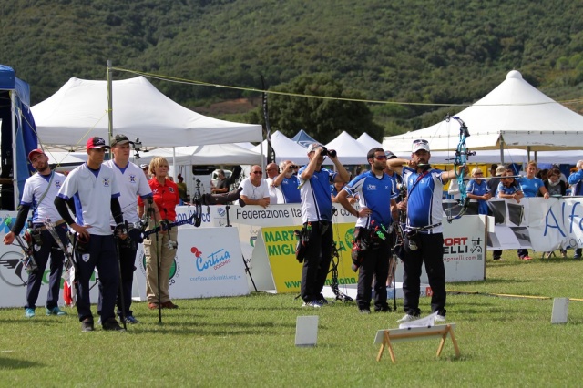 La squadra del Torrevecchia maschile al tiro durante la finale