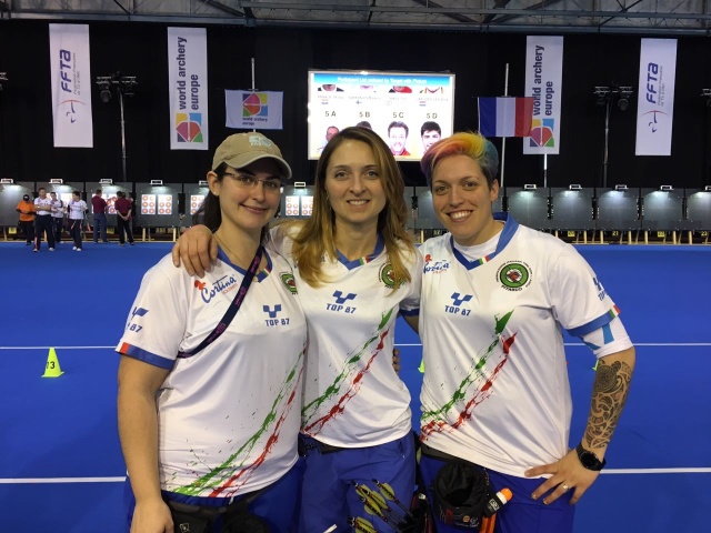 La squadra femminile compound