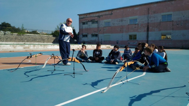 Gli alunni campani a lezione di tiro con l'arco