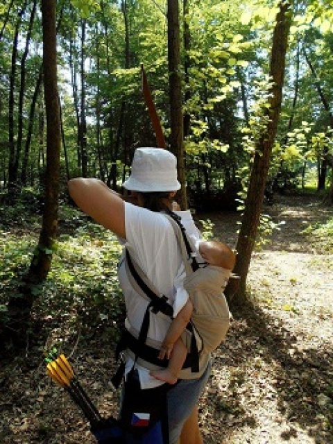 Mamme e figlio sui campi di tiro con l'arco