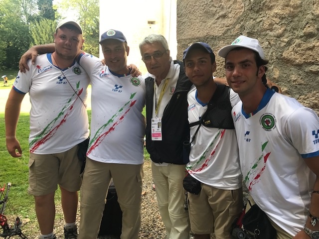 La squadra Junior maschile con il presidente Scarzella