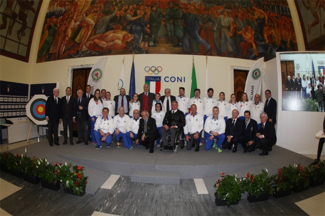 Dirigenti, tecnici e atleti insieme a Mauro Berruto al Salone d'Onore CONI - Foto D'Annibale