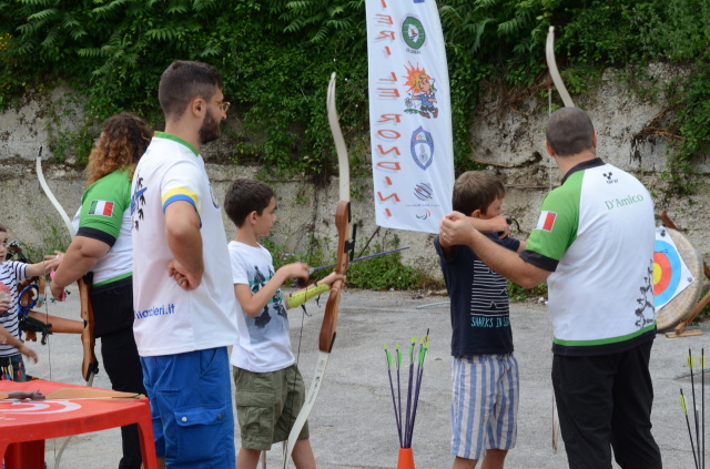 Arco e solidarietà: gli Arcieri le Rondini per la Valle dell'Alto Aterno