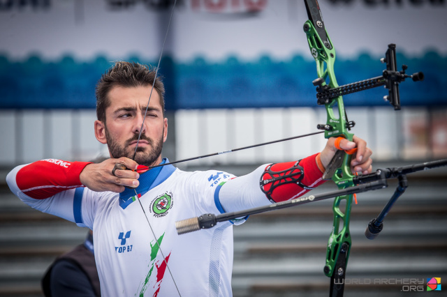 Mauro Nespoli durante i tiri di prova