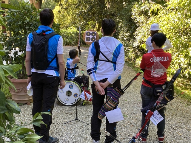 Tiro di campagna: gara per arcieri con disabilità 