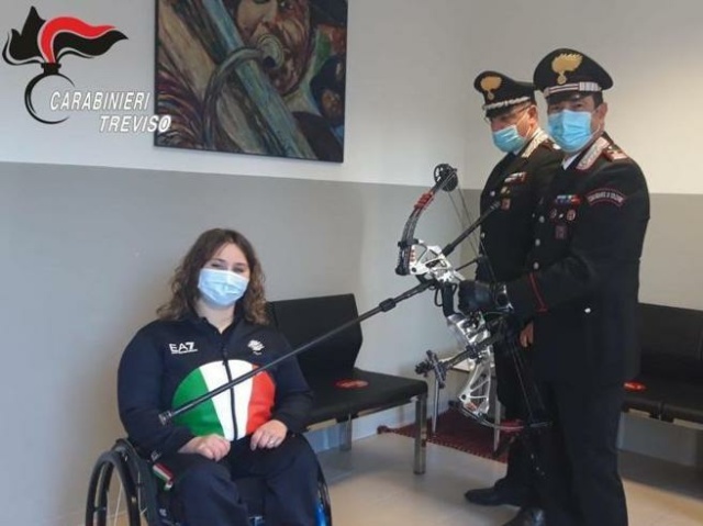 Lacrime di gioia per Asia Pellizzari: i carabinieri riportano l'arco rubato alla nazionale paralimpica