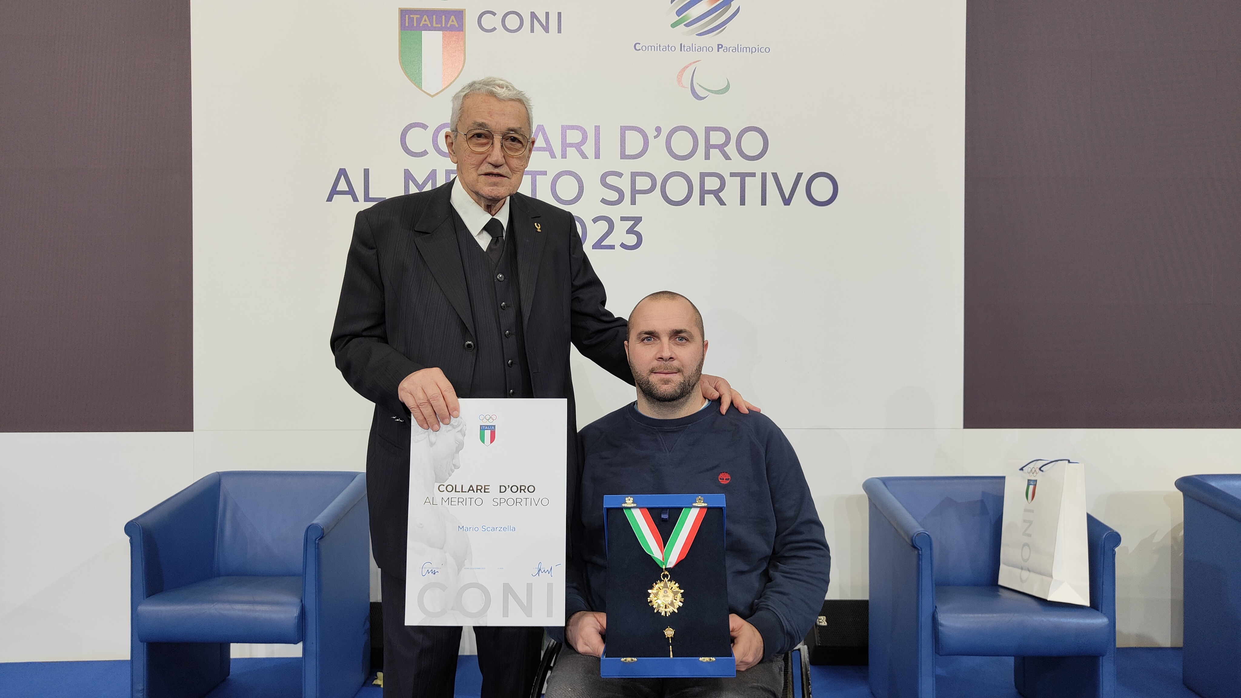 Il Presidente Mario Scarzella e l'iridato Matteo Bonacina premiati con il Collare d'Oro