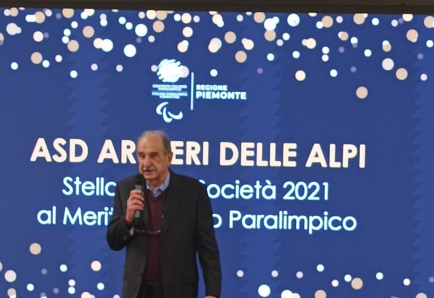 images/il_presidente_degli_arcieri_delle_alpi_alla_cerimonia.jpeg