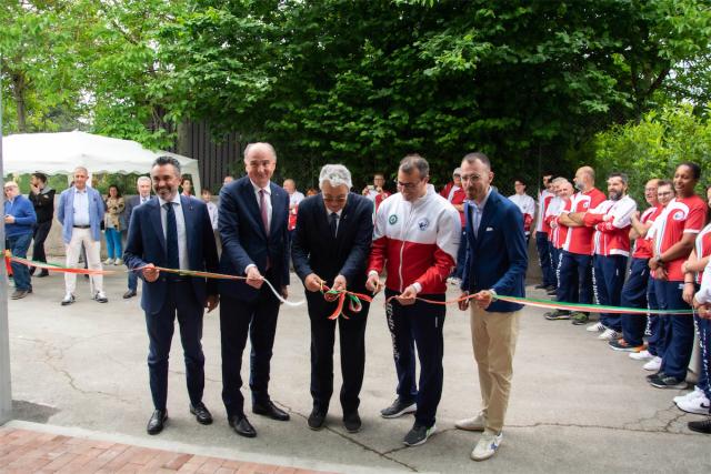 il taglio del nastro della struttura indoor degli Arcieri Matelica