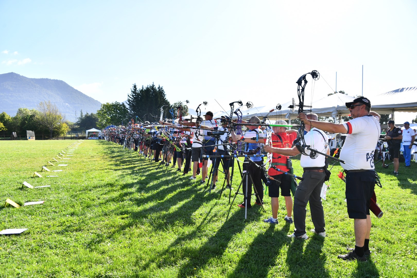 images/la_linea_di_tiro_del_compound.jpg