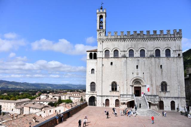 la piazza del Comune di Gubbio