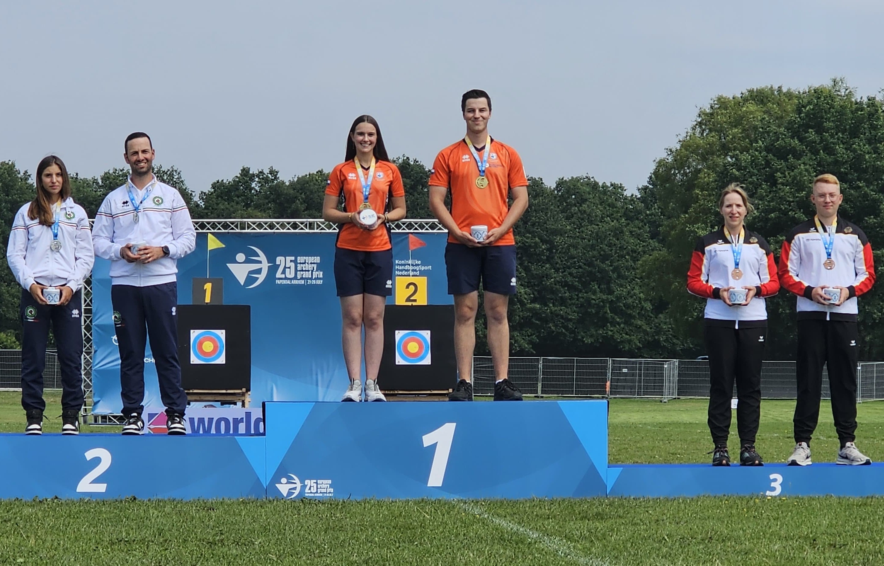 images/news_2025/grand_prix_olanda/co_mix_podio_ok.jpg