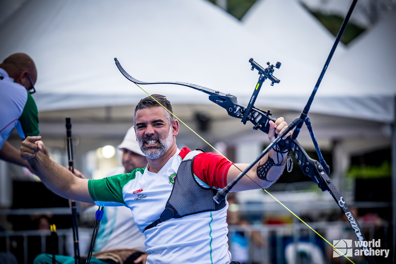 images/news_2025/mondiali_para_archery/Travisani_esulta_in_campo.jpg