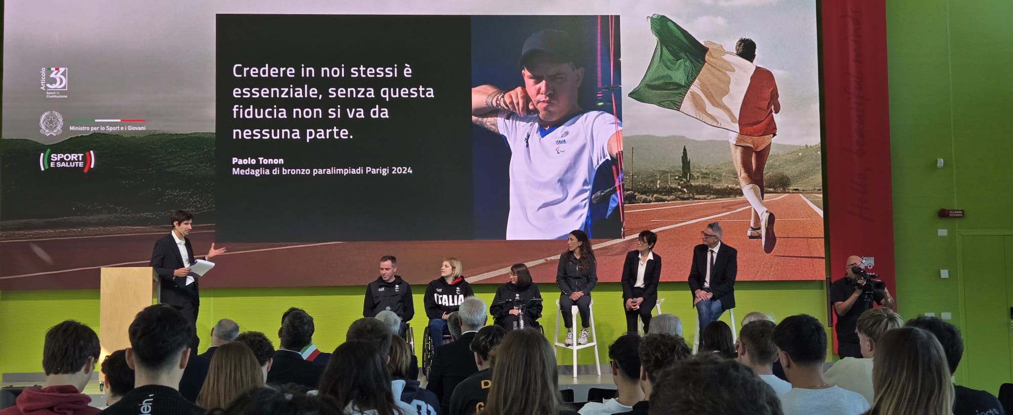 images/tonon_durante_la_presentazione.jpg